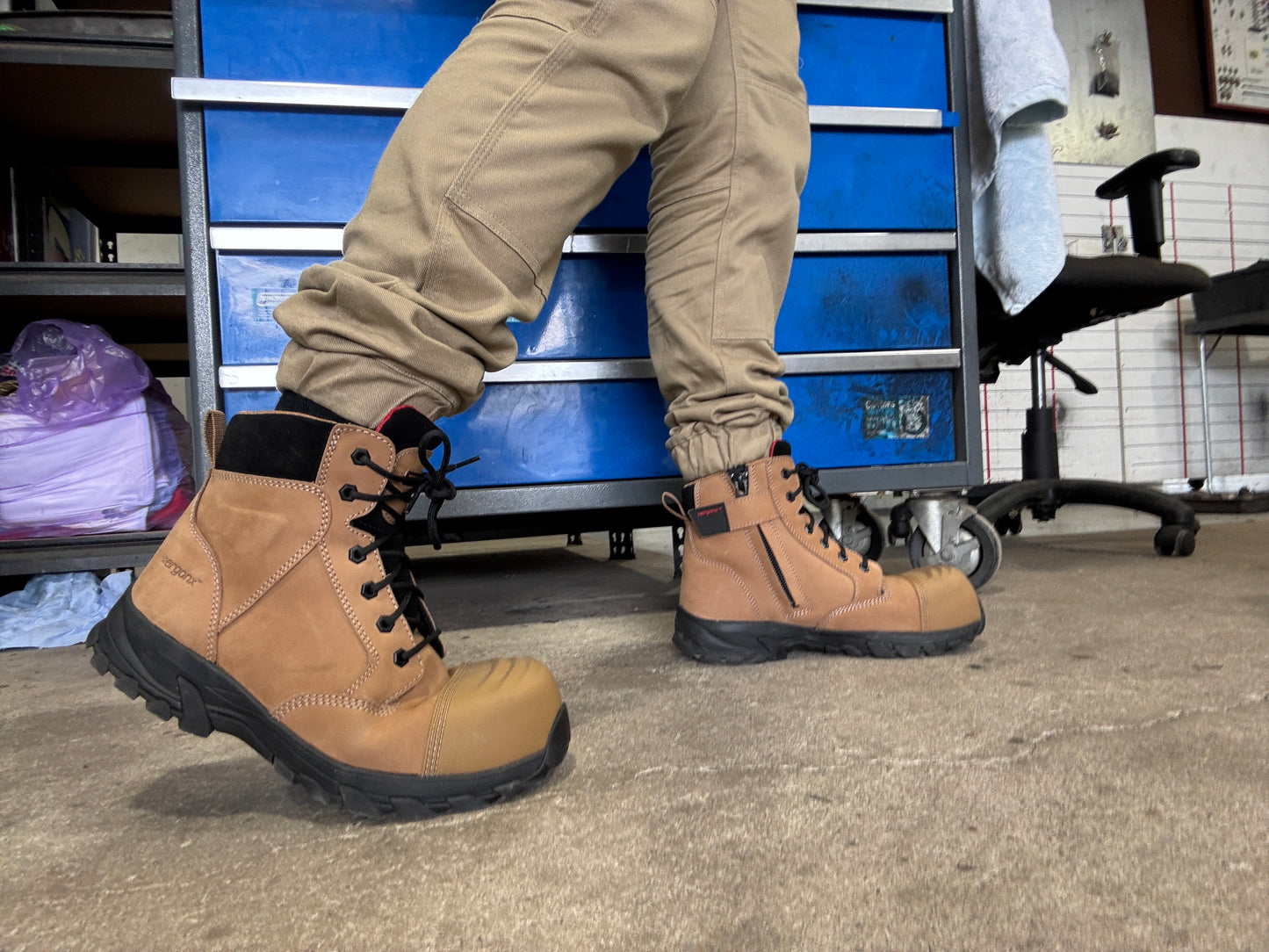 Ergonx Tan Toe Lace Up Safety Boots + Socks Bundle
